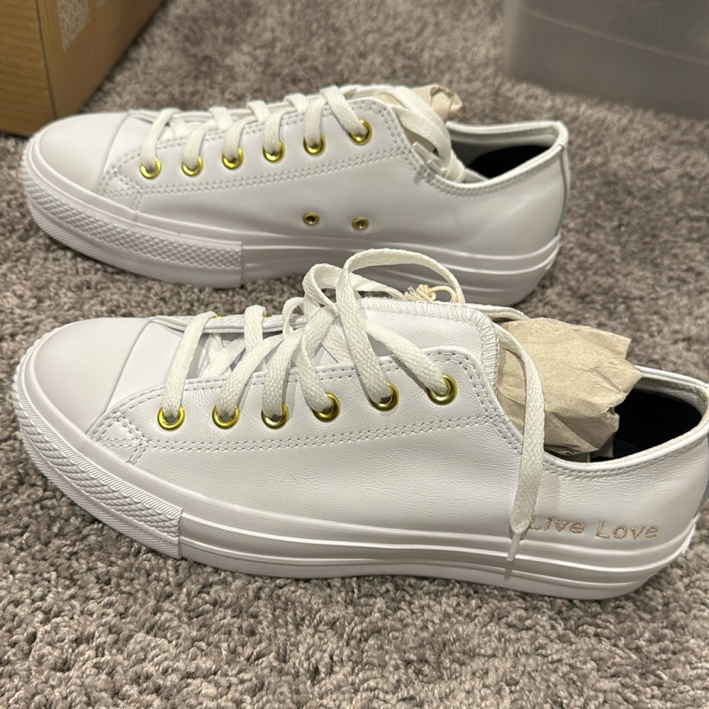 White converse women’s size 10